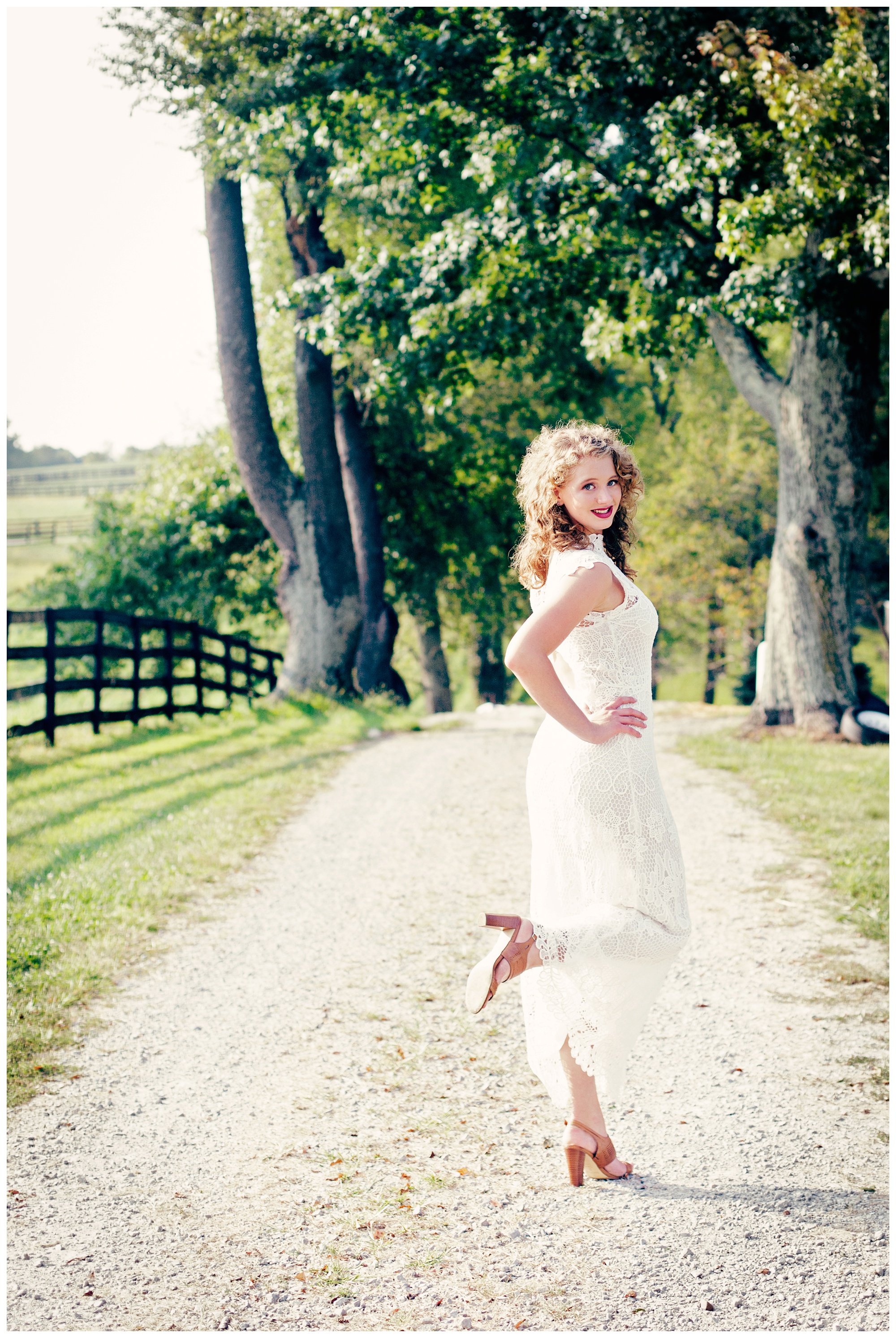 Ashleigh Parker, Louisville-Kentucky- Outdoor- Farm -Senior-Picture.jpg