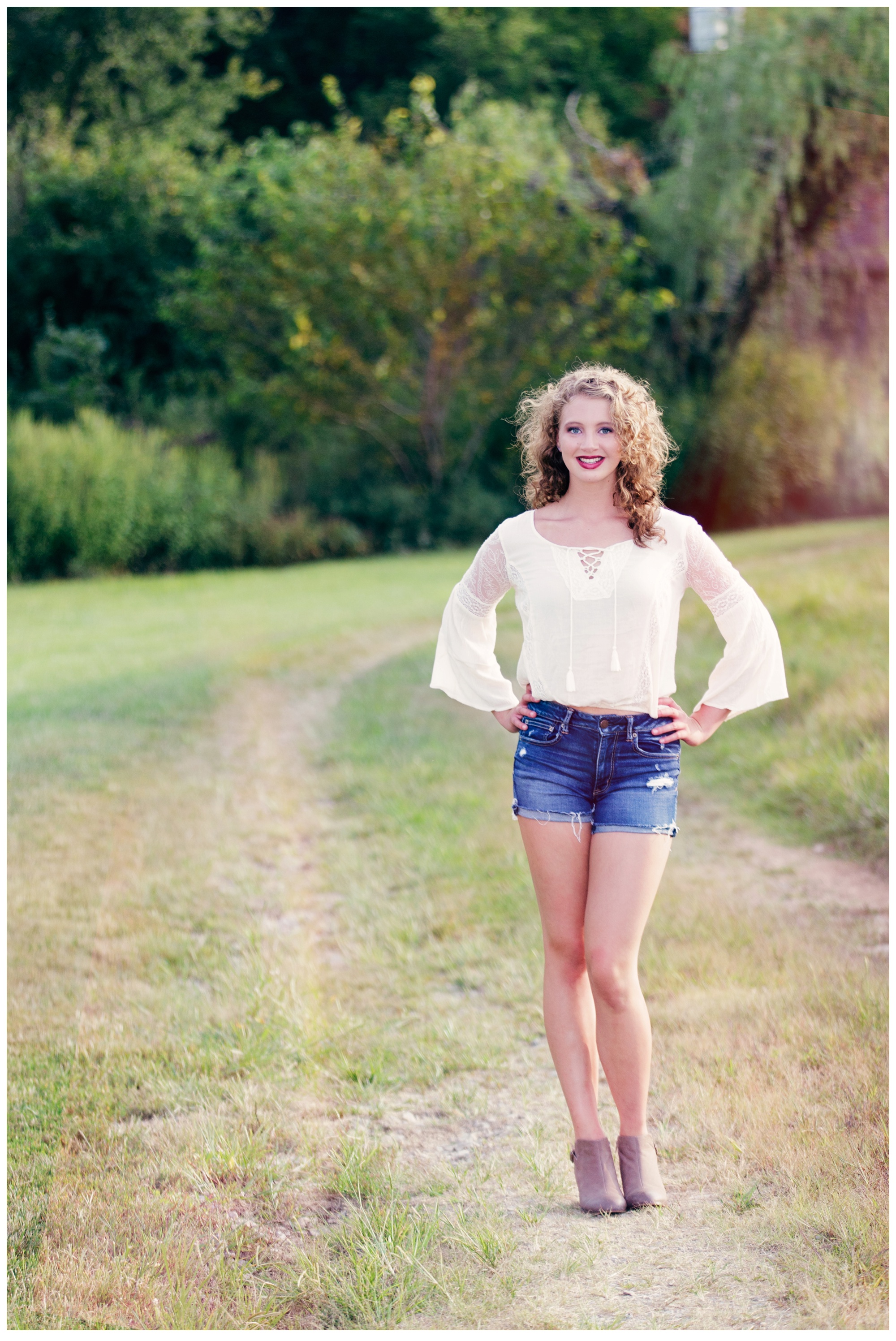Ashleigh Parker, Louisville-Kentucky- Outdoor- Farm -Senior-Photo.jpg