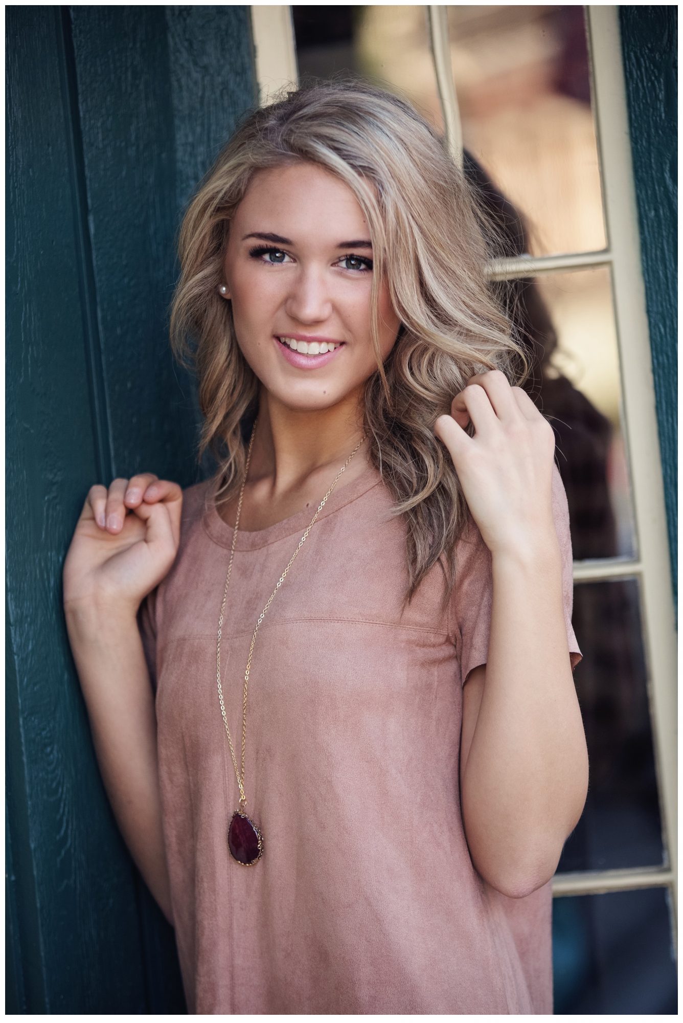 Louisville Outdoor Senior Portrait.jpg | Avery's Photography | Louisville Portrait Photographer Louisville Outdoor Senior Picturet.jpg