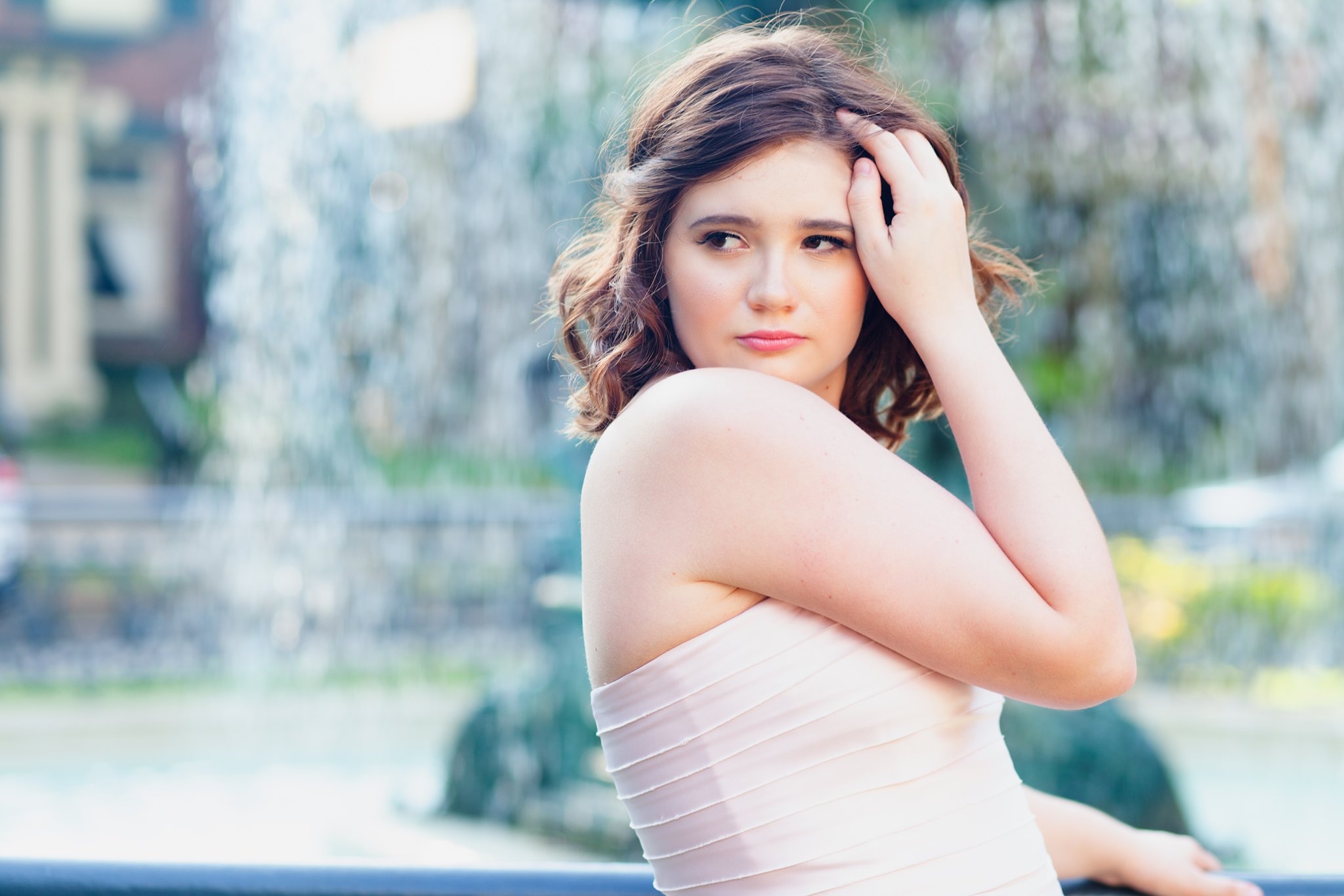 old louisville senior session.jpg | Avery's Photography | Louisville Portrait Photographer senior girl standing next to fountain in old louisville.jpg