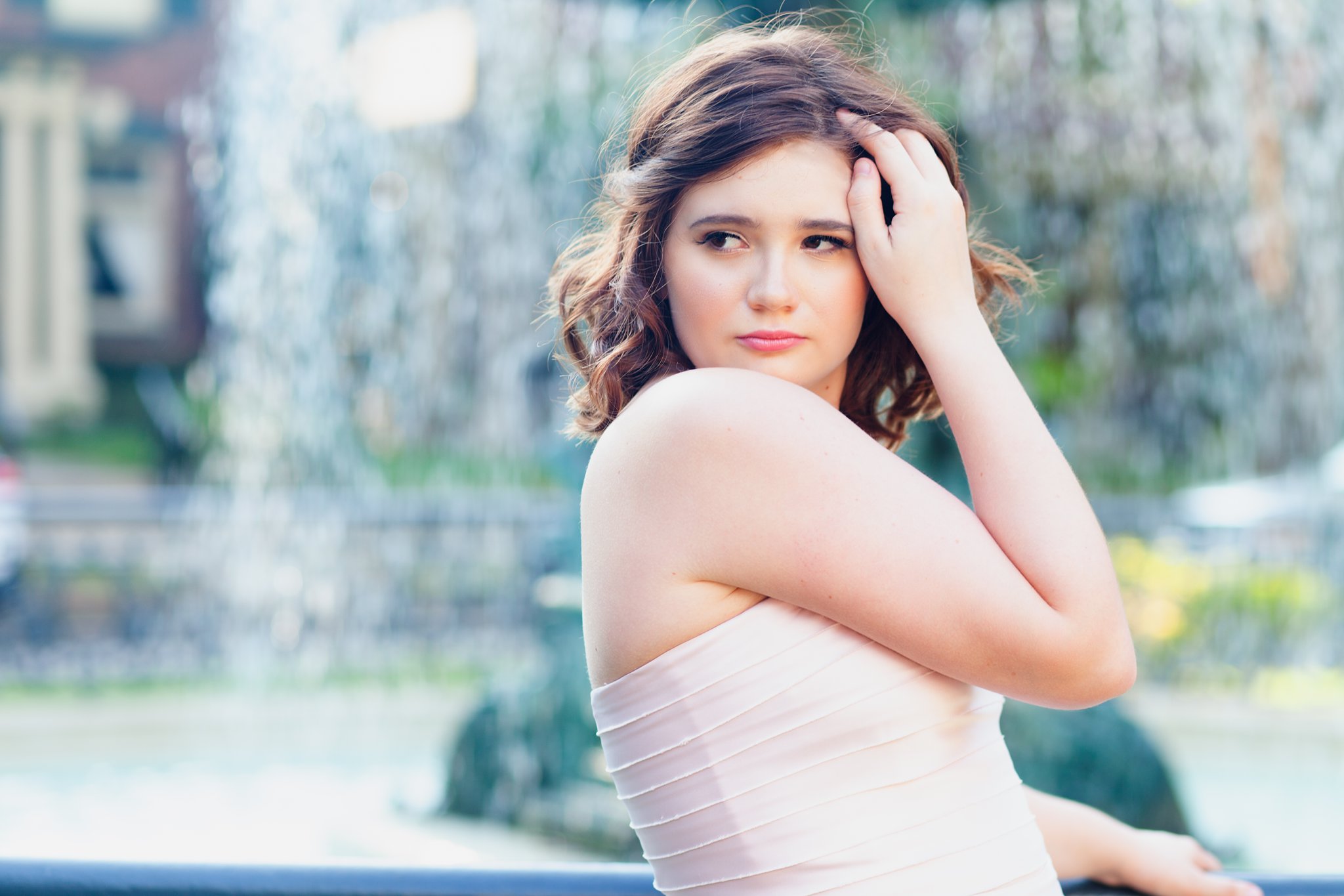 senior girl standing next to fountain in old louisville.jpg